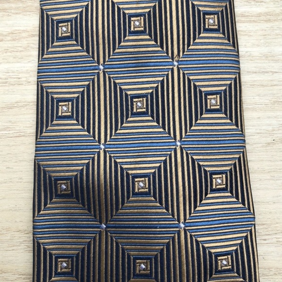 Villa Bugatti Silk Tie In Vivid Black And Gold! - Picture 5 of 6